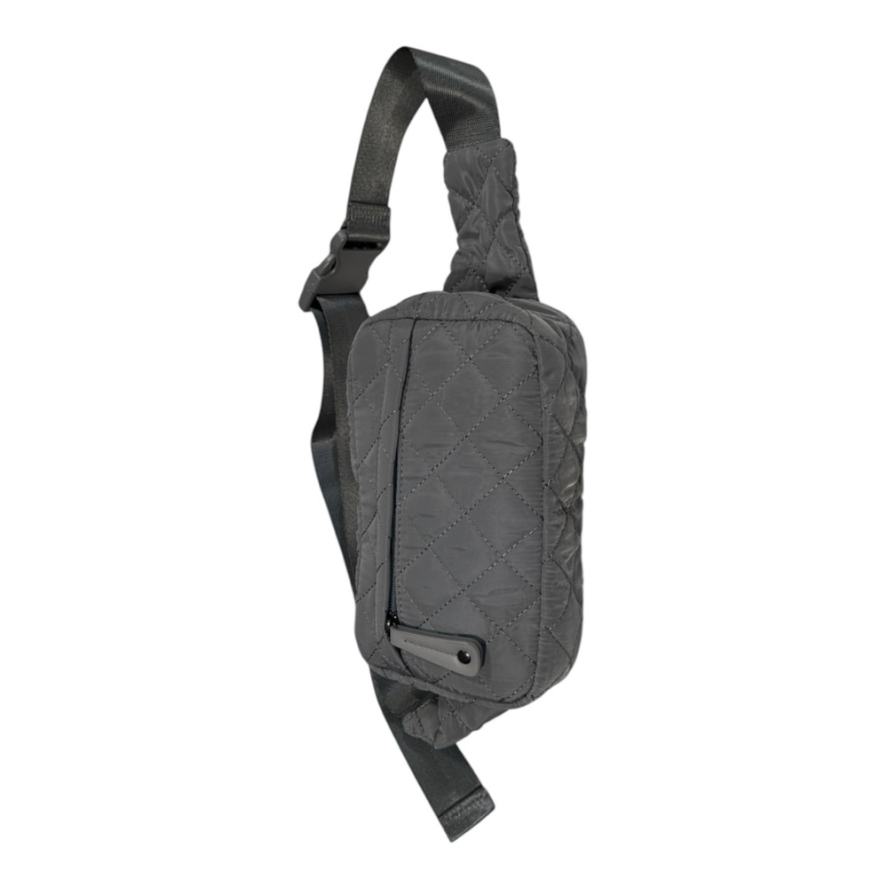 Source Unknown Black Belt Bag with Adjustable Strap and Textured Fabric NWOT